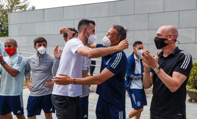 开云体育官方入口-布斯克茨康复归队报到 西班牙队全员热烈欢迎