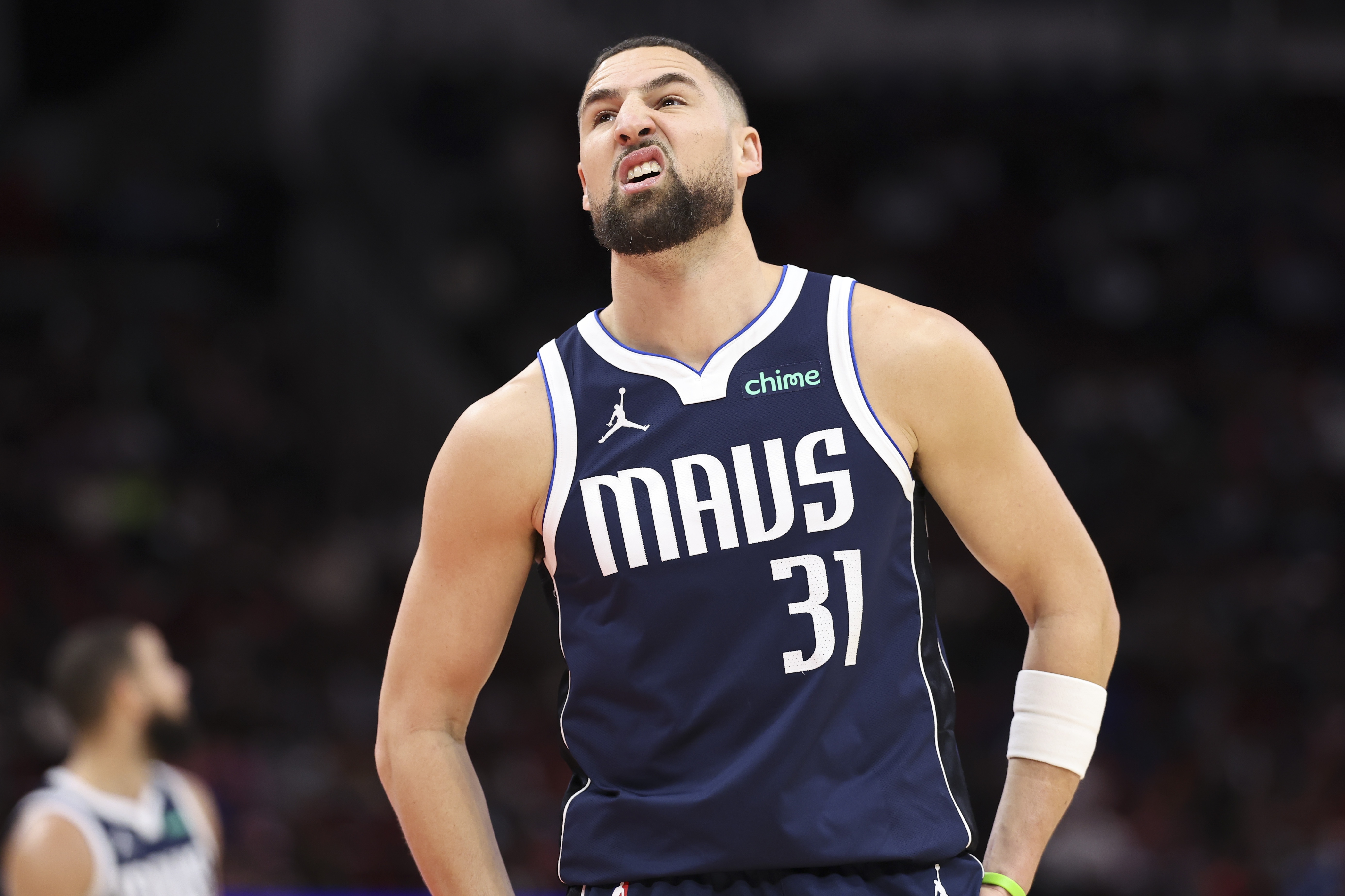 开云体育官方入口-尽力输出！克莱全场13投7中&amp;三分10中4 拿下18分1篮板2助攻